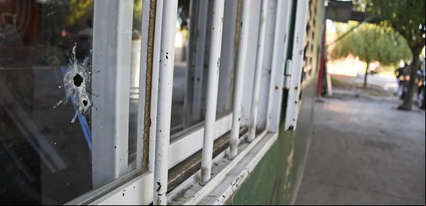 En Rosario mataron a una chica de 14 años y balearon a tres adolescentes en ataques de sicarios