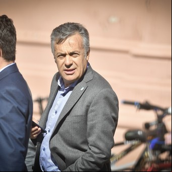 Alfredo Cornejo y la idea de "ampliar" Cambiemos: un gesto para poder manejar la Convención de la UCR