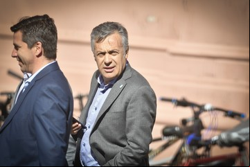 Alfredo Cornejo y la idea de "ampliar" Cambiemos: un gesto para poder manejar la Convención de la UCR