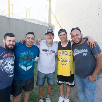 Kapanga grabó un tema con un grupo de presos