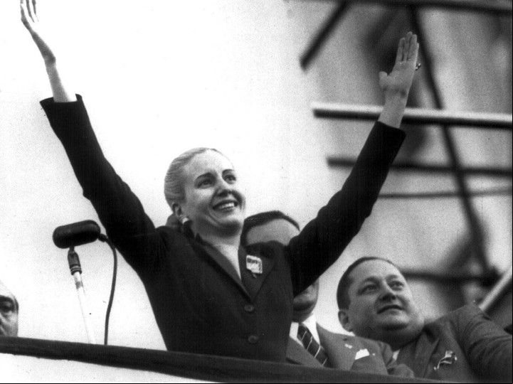 Evita en el balcón de la Casa de Gobierno.