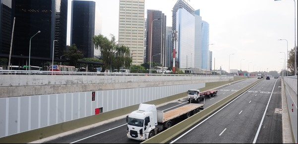 Por primera vez, abre el Paseo del Bajo para autos: cómo hacer para entrar y salir