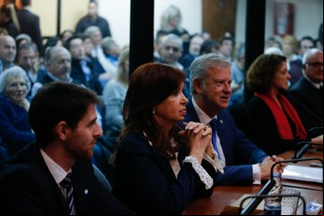Con un duro escrito, el gobierno ratificó la demanda millonaria contra Cristina por la corrupción en el caso Vialidad