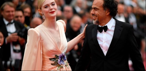 Escotes asimétricos, flores, capas y tules: 9 tendencias que se despliegan en el Festival de Cannes