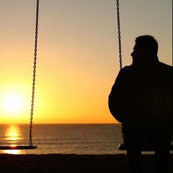 Cómo volver a ser feliz tras la pérdida de un amigo