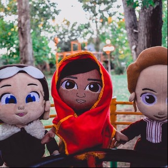 Muñecas rebeldes: peluches feministas que desafían a los juegos tradicionales