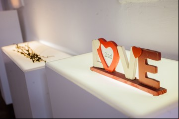 El lugar donde los "corazones rotos" son expuestos en una vitrina
