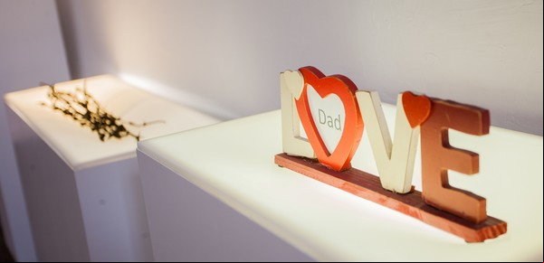 El lugar donde los "corazones rotos" son expuestos en una vitrina