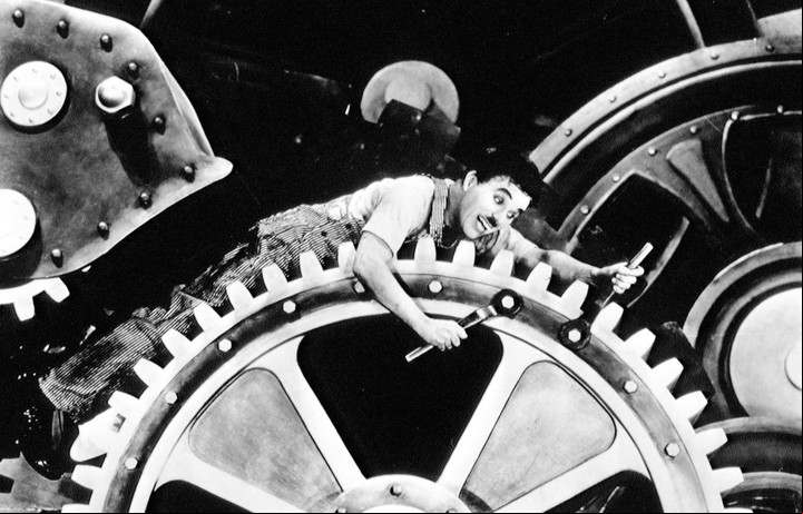 Chaplin, en la clásica película "Tiempos modernos" (1936). Foto: Web.