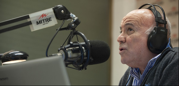 Juan Carlos Del Missier, el último romántico de la radio: "Tengo más de 4.500 vinilos y los comparto con el oyente"