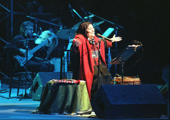 Mercedes Sosa fue ovacionada en los escenarios del Luna Park. Foto: DYN.