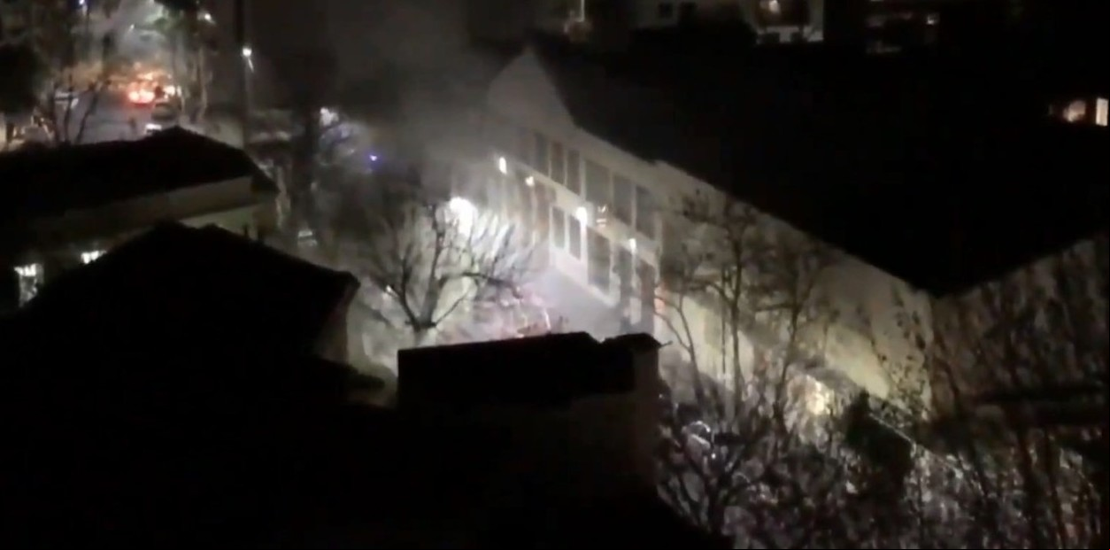 VIsta aérea del incendio en el Hospital General de Niños Ricardo Gutiérrez, en Recoleta. (Captura C5N)
