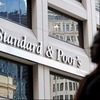 Standard & Poor's subió la calificación de la Argentina a  'CCC+'