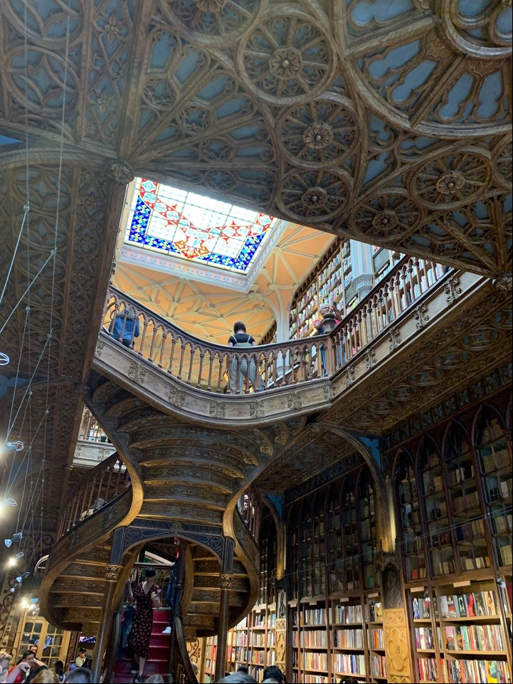 Cuenta la historia popular que Rowling tomaba notas para “Harry Potter y la piedra filosofal” en las servilletas del hermoso Majestic, un café de la Belle Époque. Foto: Valeria Schapira.
