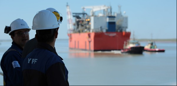 YPF confirmó el megaproyecto de inversión de GNL en Río Negro: "Si Petronas se baja, sigue adelante" igual