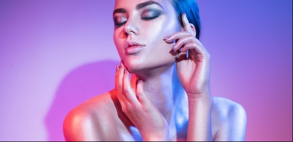 Maquillaje glowy: claves para crear looks con efecto satinado