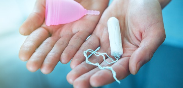 Por ley, darán toallas sanitarias, tampones y copas menstruales gratis en las escuelas privadas