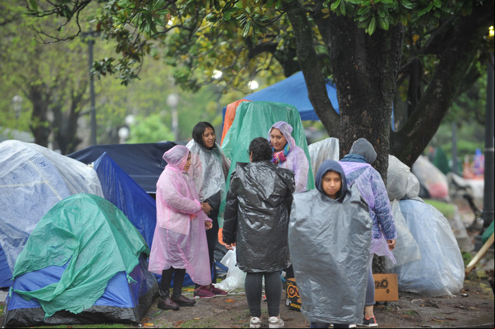 Las carpas que coparon La Plata para el Encuentro de Mujeres. (Lucía Merle)