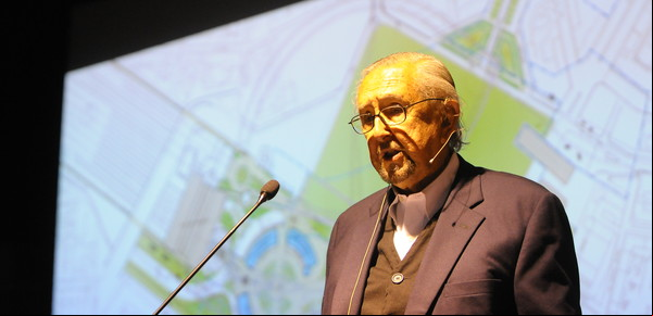 Emotivo homenaje a César Pelli en la Bienal de Arquitectura