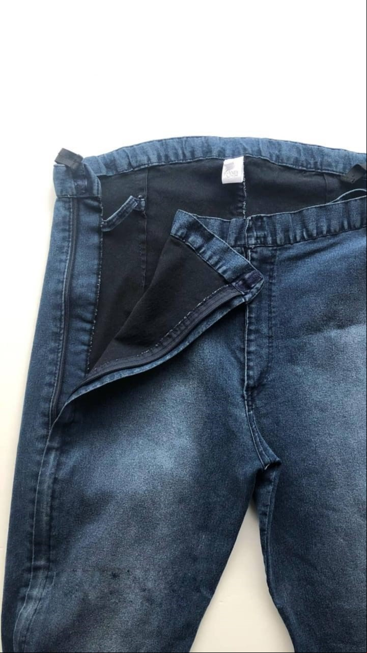 "Los cierres no van como en un pantalón tradicional sino al costado de la pierna. Sé que todo tiene que ser estratégico”.