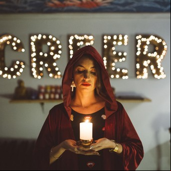 Dalia Walker, una bruja moderna: peregrina e influencer de la magia