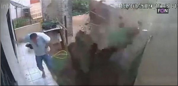 Quería matar unas cucarachas y terminó haciendo explotar su jardín