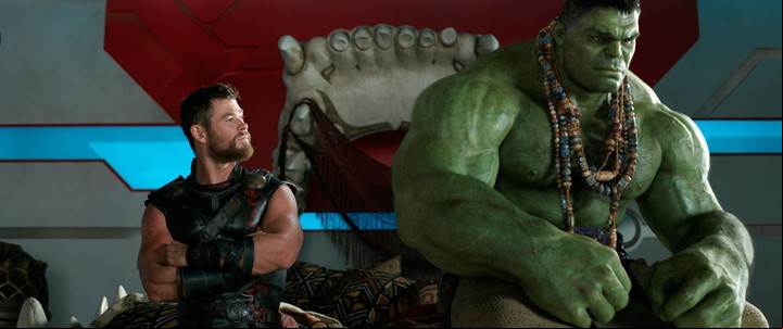 Thor y Hulk en una escena de"Thor: Ragnarok".