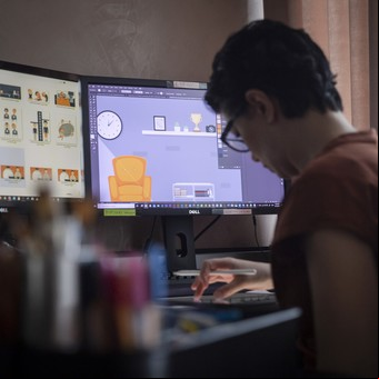 Trabajar desde casa y ganar en dólares: 3 pasos para crear una marca personal y convertirte en freelancer