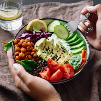 El 50 por ciento de alimentos crudos, la proporción ideal para una dieta saludable y para bajar de peso