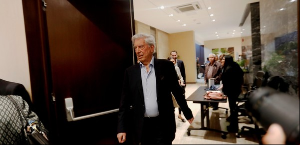 Vargas Llosa y el camino resbaladizo hacia una dictadura