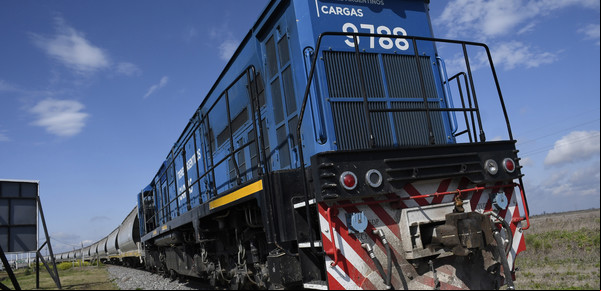 Javier Milei firmó el decreto para privatizar la empresa de trenes Belgrano Cargas