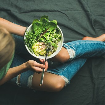 Controlar el hambre y no comer de más: sugerencias de nutricionistas para poner en práctica