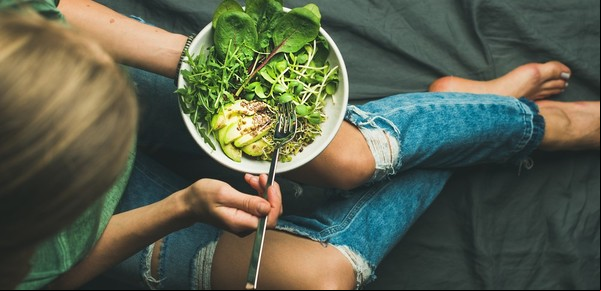 Controlar el hambre y no comer de más: sugerencias de nutricionistas para poner en práctica