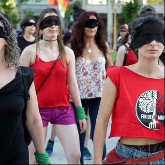 De qué se arrepiente la mayoría de las mujeres, según el psiquiatra Robert Waldinger