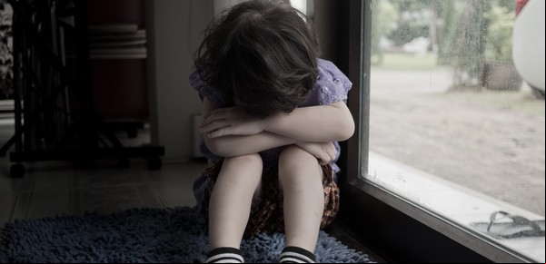 Dejó de ver a su hija y de pasarle la cuota alimentaria, y le quitaron la "responsabilidad parental"