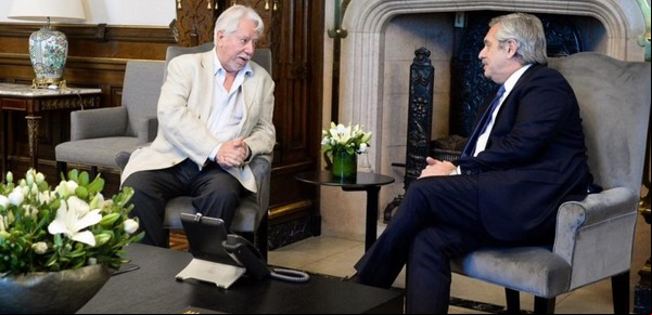 Alberto Fernández firmó el decreto y echó a Luis Puenzo del INCAA