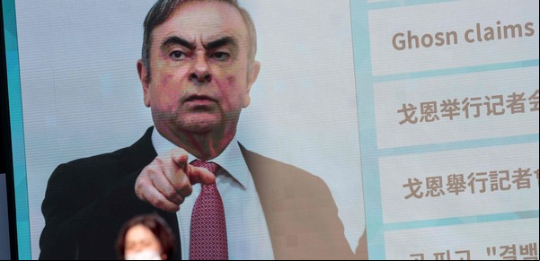 Lo echaron por corrupto, huyó de Japón en una fuga de película y ahora demanda a Nissan por mil millones de dólares