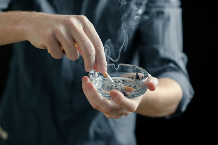 Fumar y beber en exceso son dos hábitos modificables que reducen el riesgo de enfermar.