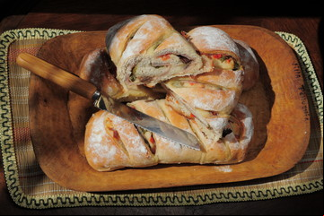 Receta de Pan relleno con jamón, mozzarella y aceitunas
