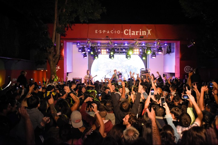 Una multitud disfrutó del show de Kapanga. (Foto: Cristian Fuertes)