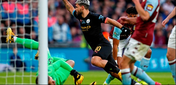 El Kun puso su sello goleador y Manchester City disfruta de un nuevo título