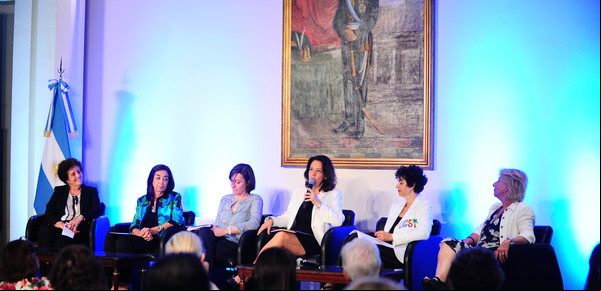 Mujeres profesionales: experiencias y desafíos, ejes de un debate