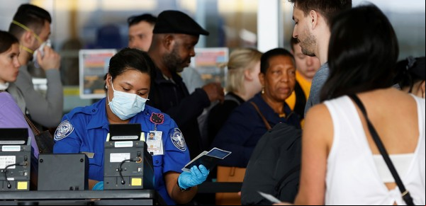Estados Unidos exigirá que los extranjeros estén vacunados contra el coronavirus para ingresar al país