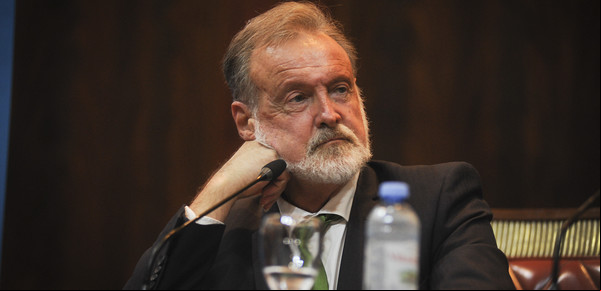 La cancillería de Chile citó a Rafael Bielsa por sus reproches a la cancelación de un proyecto minero