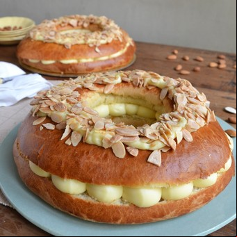 Rosca de Pascua rellena con crema pastelera