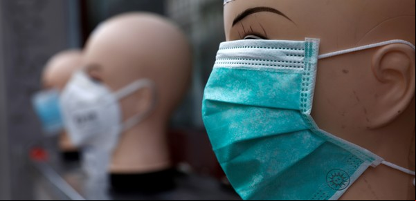 Coronavirus: los países se lanzan a una "guerra" (sucia) por los barbijos