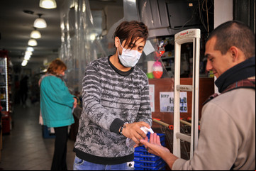 Coronavirus en Argentina: el Gobierno estableció precios máximos para el alcohol en gel
