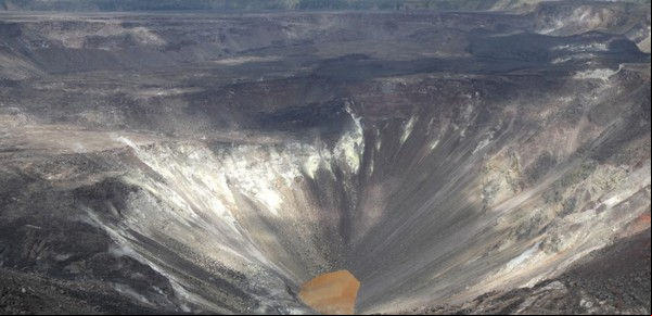 Increíbles imágenes de la NASA de un enorme lago que se formó dentro de un volcán