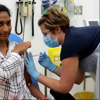 Coronavirus: un laboratorio empezará ya a producir la vacuna de la Universidad de Oxford y podría estar lista para septiembre