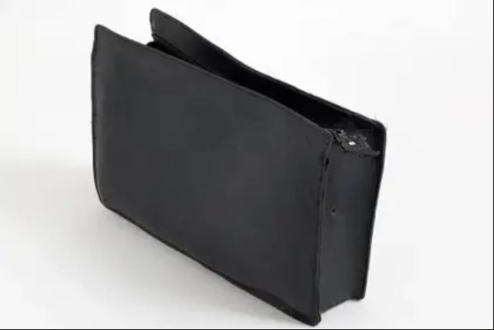Un bolso con una cámara escondida utilizado por agentes del Mossad en la captura de Adolf Eichmann.